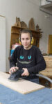 Schreinerin Natalie Matern bei der Arbeit