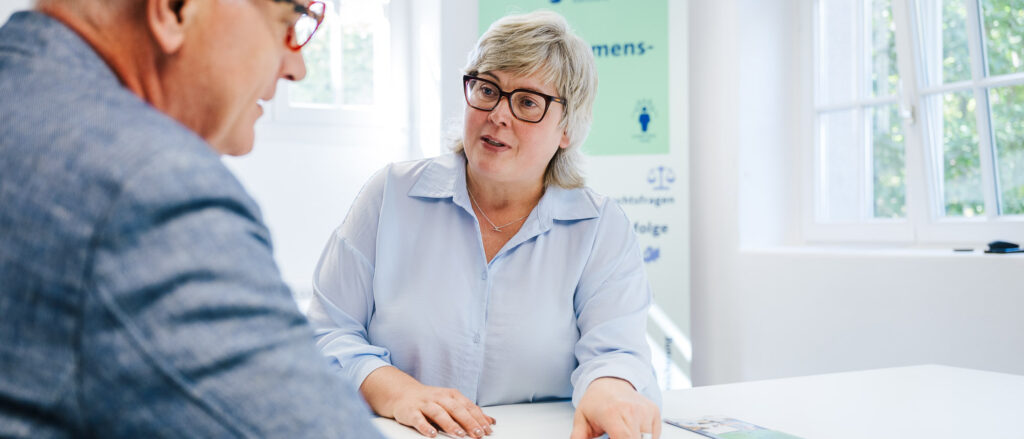 Melita Zivoder, betriebswirtschaftliche Beraterin der Handwerkskammer Konstanz, im Beratungsgespräch.